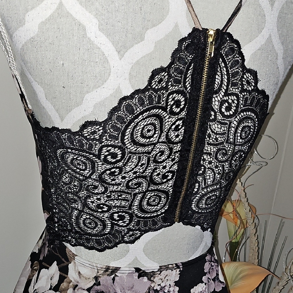 Windsor V-Neck Floral Dress - Picture 3 of 7